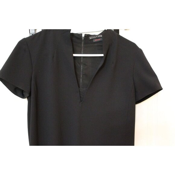 Alice + Olivia Dresses & Skirts - Alice + Olivia Employed Black Short Sleeve Shift Dress Size XS V-Neck